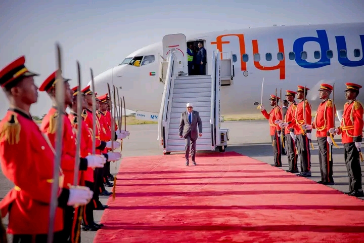 Madaxweyne Cabdiraxmaan Maxamed Cabdillaahi Cirro Oo Dalka Dib Ugu Soo Laabtay Kadib Safar Shaqsi iyo Kulamo Muhiim Ah oo Uu Ku Tagay United Arab Emirates