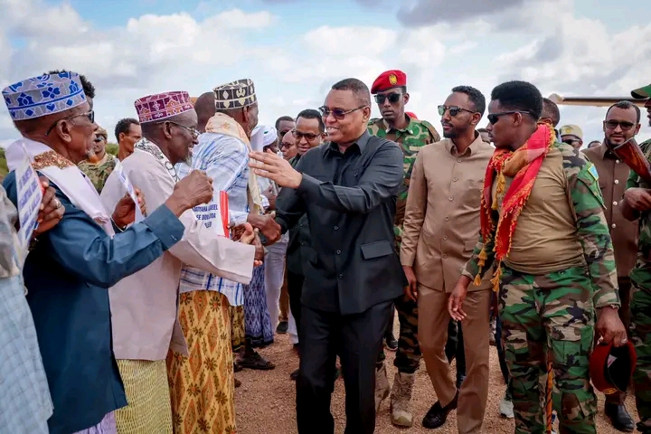 Hogaamiye Jibriil Cabdirashiid Iyo Wasiirka Arrimaha Dibadda Soomaaliya Oo Safar Shaqo Ku Tagay Diinsoor