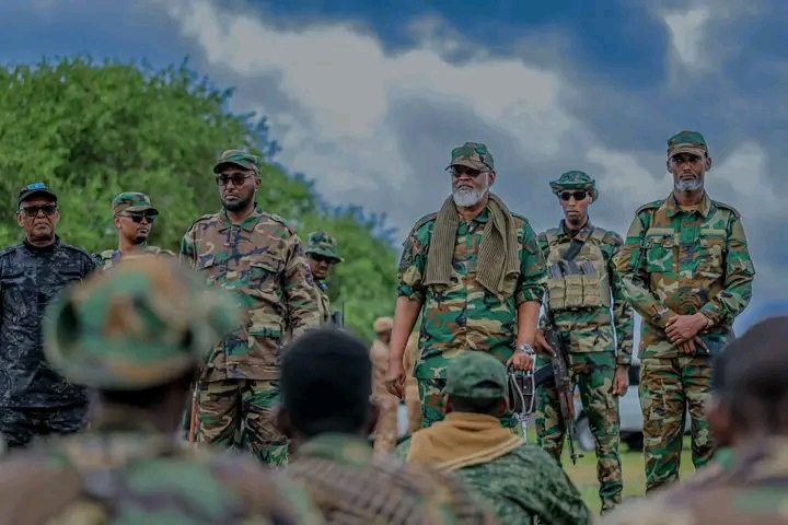 Madaxweynaha Jubaland Oo Maalinkii Saddexaad Ee Ciidda Booqday Ciidamada Daraawiishta Ee Jiidda Hore