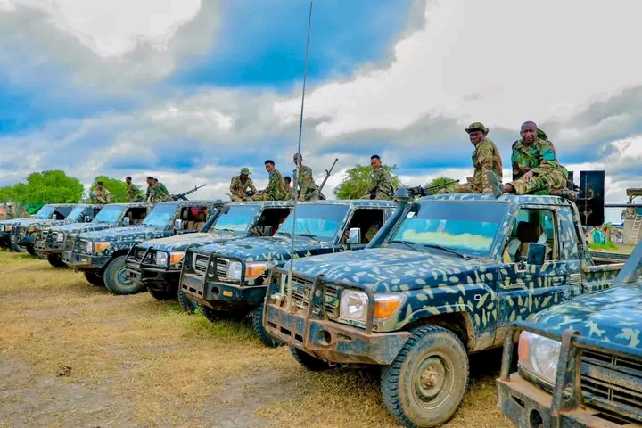 Madaxweynaha Jubaland Oo Maalinkii Saddexaad Ee Ciidda Booqday Ciidamada Daraawiishta Ee Jiidda Hore