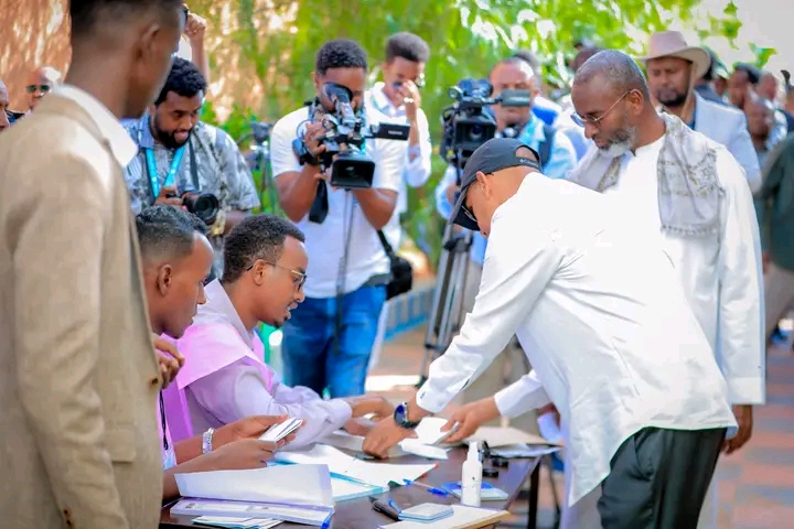 Madaxweyne Mustafe Cumar oo Codkiisa ka Dhiibtay Doorashada Maamulka Magaalada Dhagaxbuur