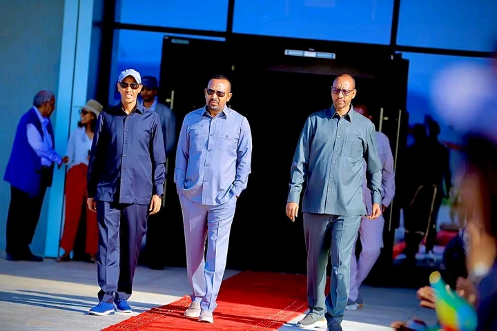 Ra’iisul Wasaare Abiy Axmed iyo Maal-qabeenka Aliko Dangote Oo Booqday Mashruuca Warshadda Bacriminta Goday