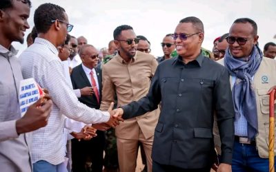 Hogaamiye Jibriil Cabdirashiid Iyo Wasiirka Arrimaha Dibadda Soomaaliya Oo Safar Shaqo Ku Tagay Diinsoor