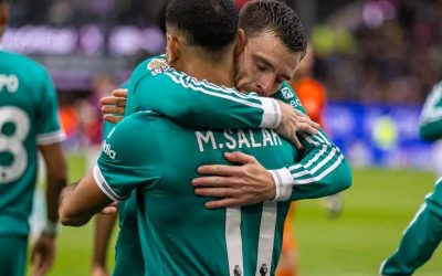 Mohamed Salah Iyo Andrew Robertson Oo Qalbiyada Taageerayaasha Ka Ilmeeysiiyay Maalintii Ugu Dambeysay Ee Premier League