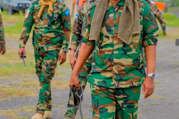 Madaxweynaha Jubaland Oo Maalinkii Saddexaad Ee Ciidda Booqday Ciidamada Daraawiishta Ee Jiidda Hore