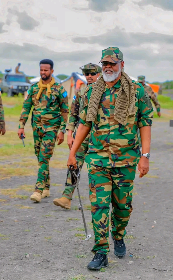 Madaxweynaha Jubaland Oo Maalinkii Saddexaad Ee Ciidda Booqday Ciidamada Daraawiishta Ee Jiidda Hore