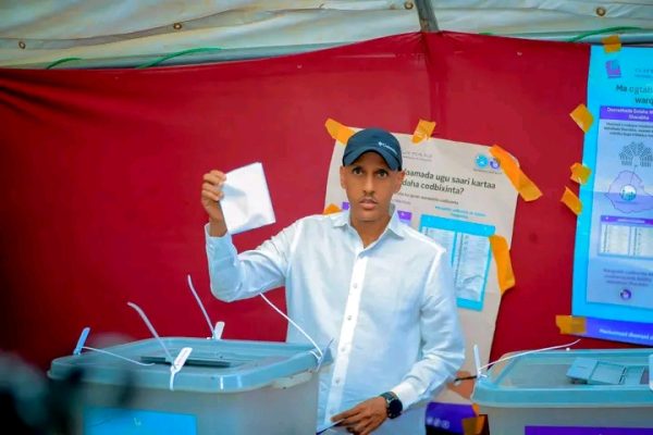 Madaxweyne Mustafe Cumar oo Codkiisa ka Dhiibtay Doorashada Maamulka Magaalada Dhagaxbuur