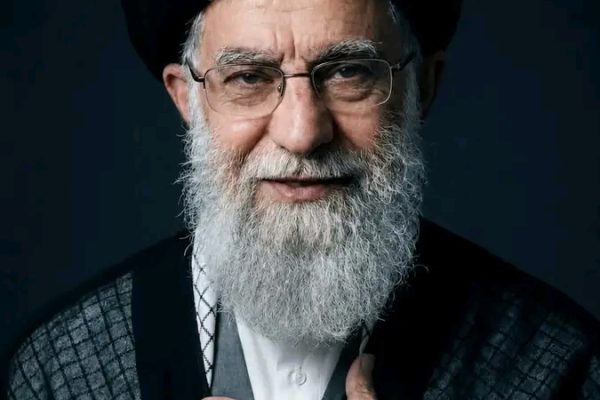 Aas Qaran oo Loo Diyaariyey Ayatollah Ali Khamenei, Kumannaan Qof oo Dalal Kala Duwan Ka Qaybgalaya