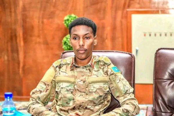 Xiisad Ciidan Oo Ka Taagan Muqdisho Kadib Markii Ciidamo Kala Taageersan Saraakiil Sare Isku Horfadhiisteen Degmada Cabdicasiis