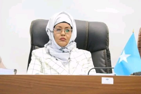 Sacdiya Yaasiin Xaaji Oo Noqotay Haweenaydii Ugu Horreysay Ee Qabata Guddoomiyaha Golaha Shacabka Soomaaliya